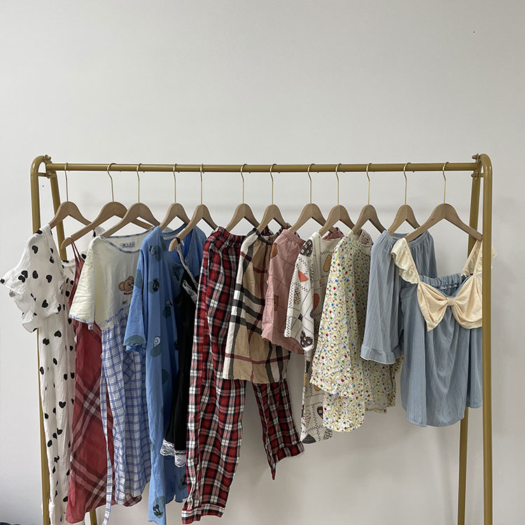 Bộ đồ ngủ cotton đã qua sử dụng cho nữ